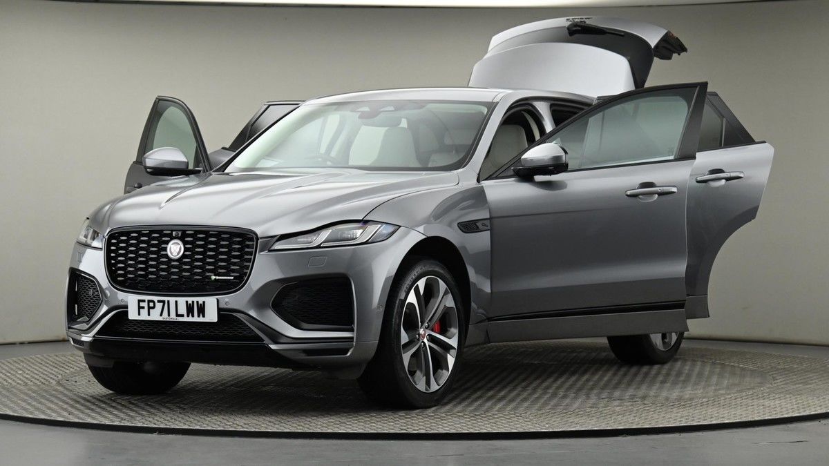 Jaguar F-PACE Image 28