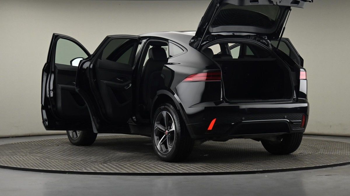 Jaguar E-PACE Image 28