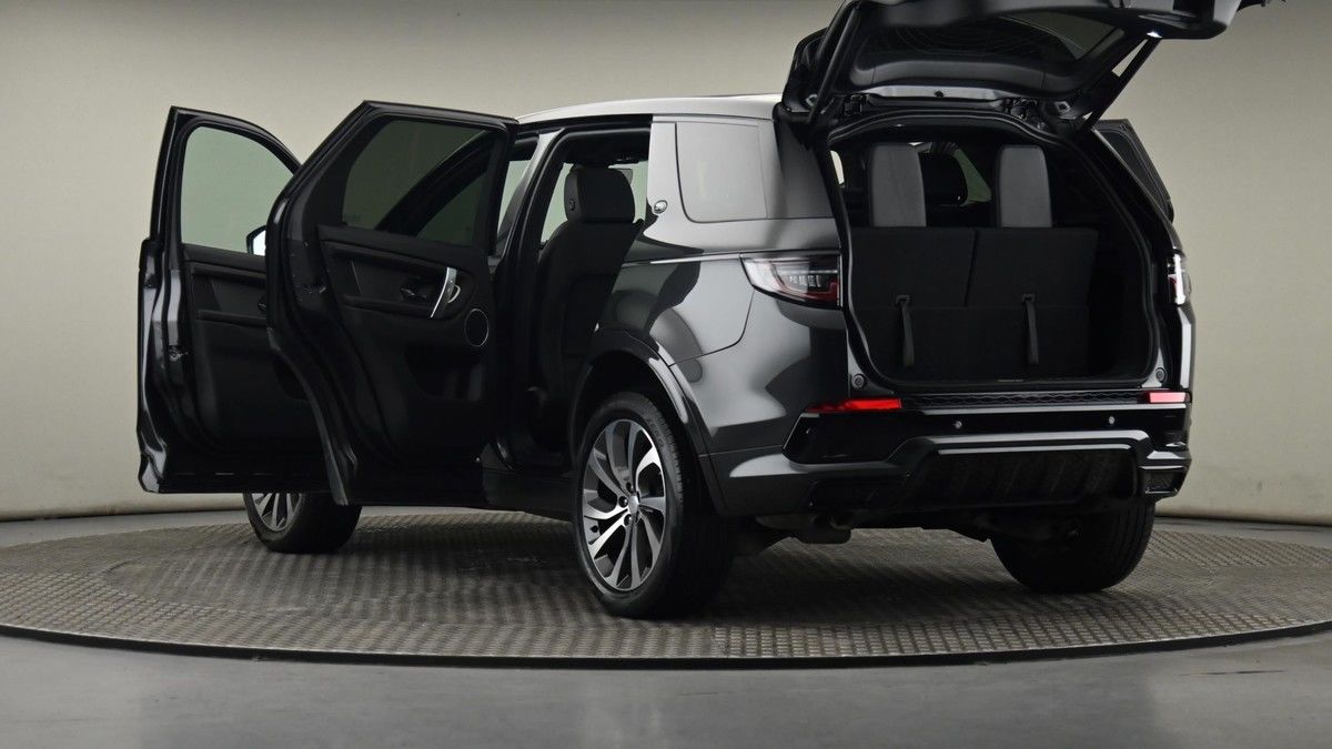 Land Rover Discovery Sport Image 29