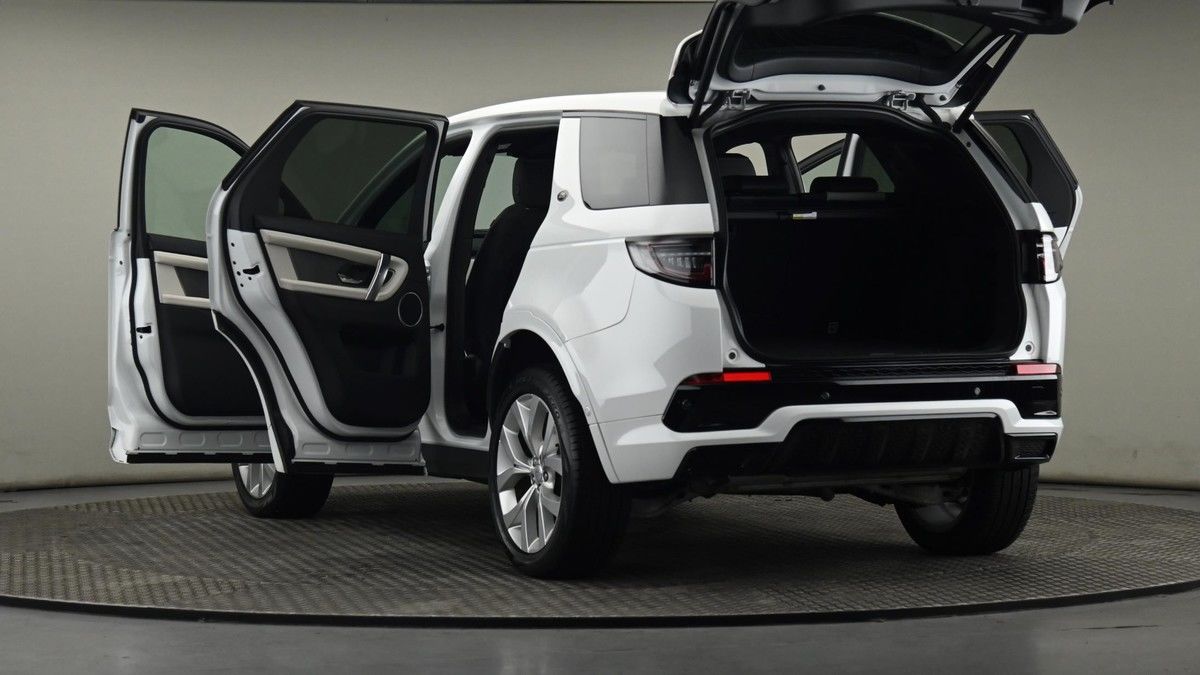 Land Rover Discovery Sport Image 29