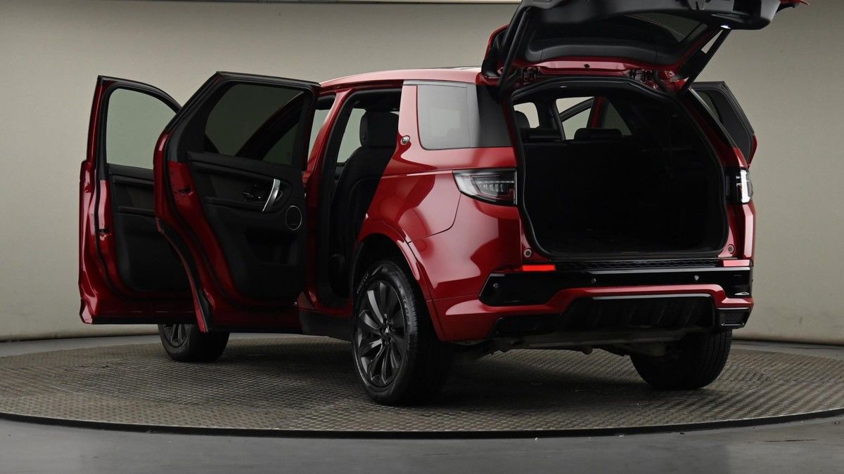 Land Rover Discovery Sport Image 29