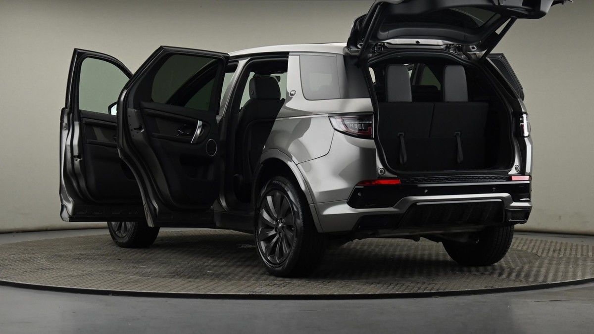 Land Rover Discovery Sport Image 29