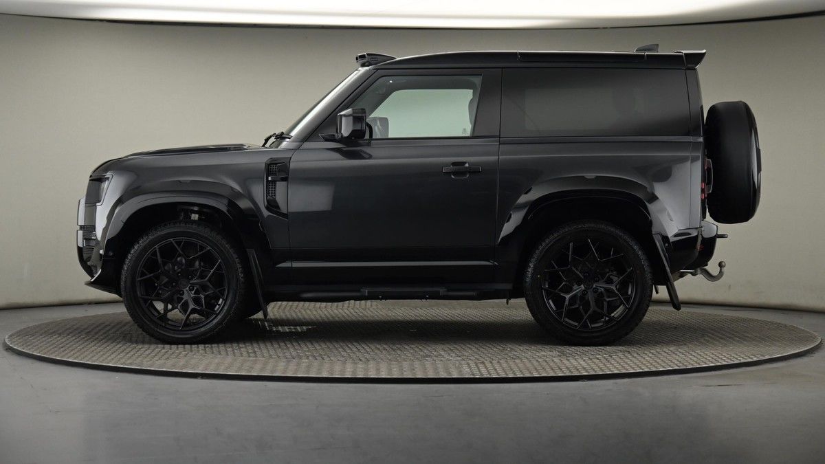Land Rover Defender 90 Image 23