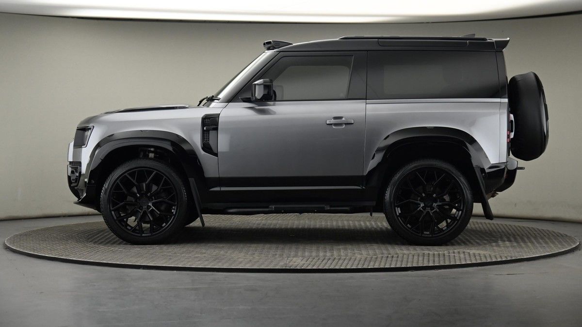 Land Rover Defender 90 Image 23
