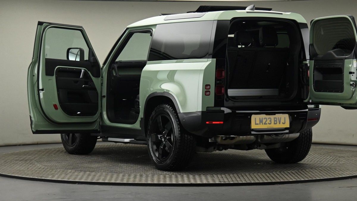 More views of Land Rover Defender 90