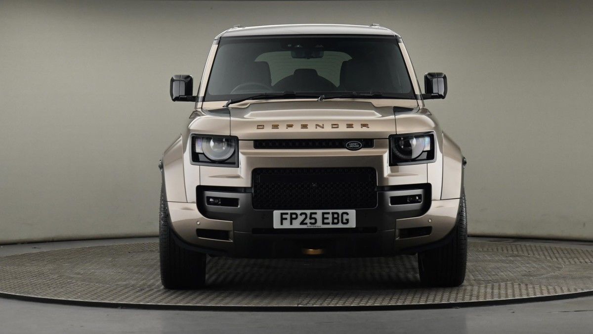 Land Rover Defender 110 Image 22