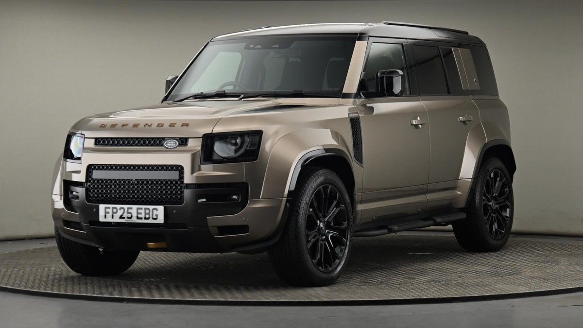 Land Rover Defender 110 Image 23