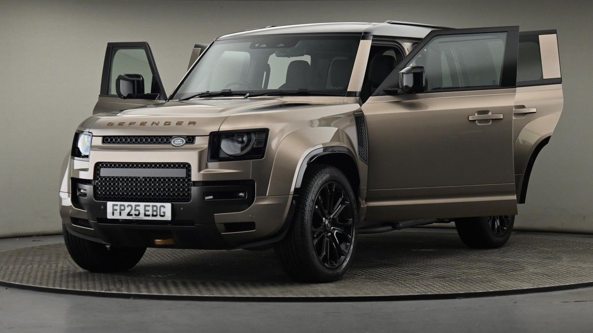 Land Rover Defender 110 Image 29