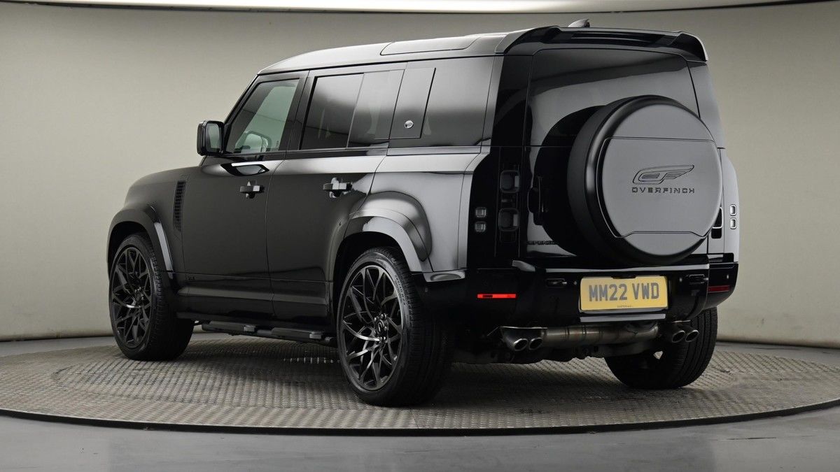 Land Rover Defender 110 Image 24