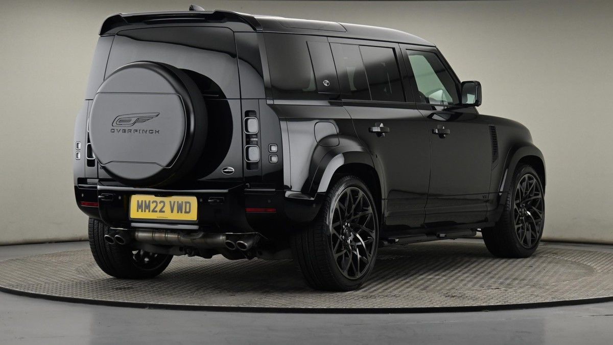 Land Rover Defender 110 Image 26