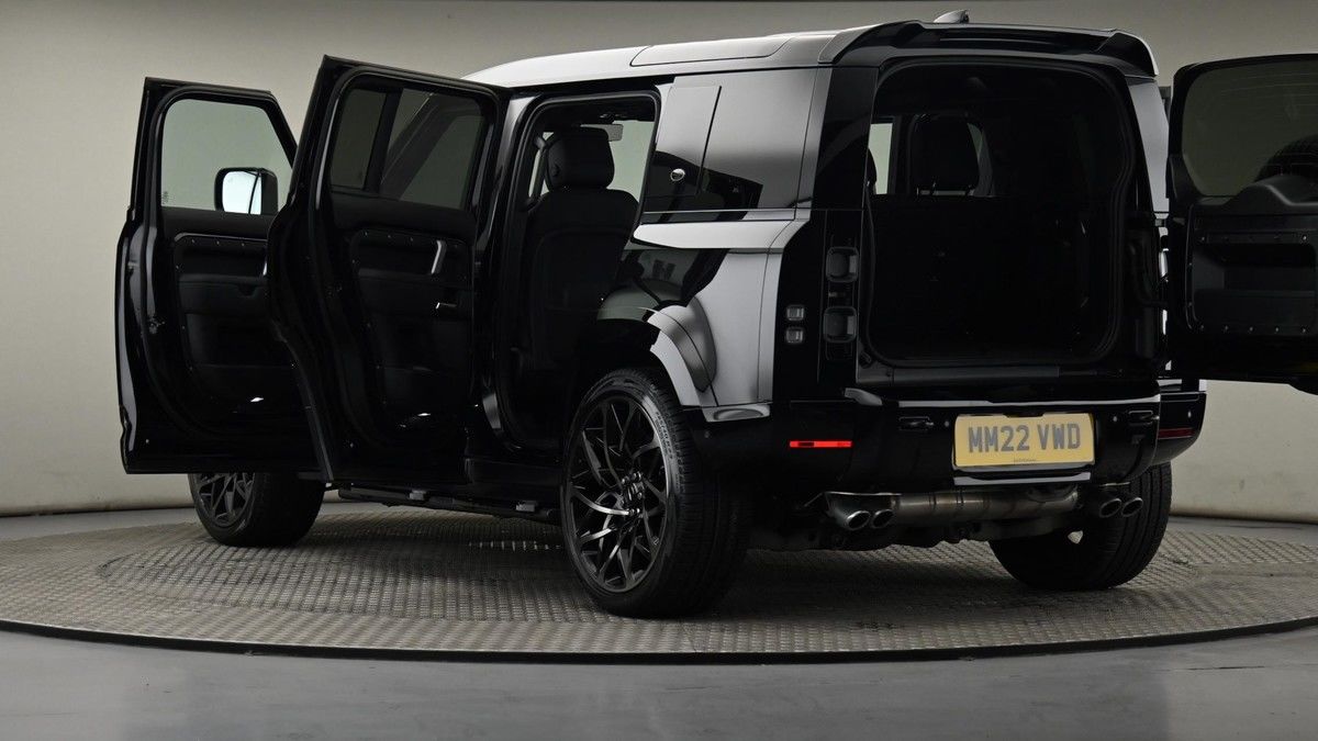Land Rover Defender 110 Image 29