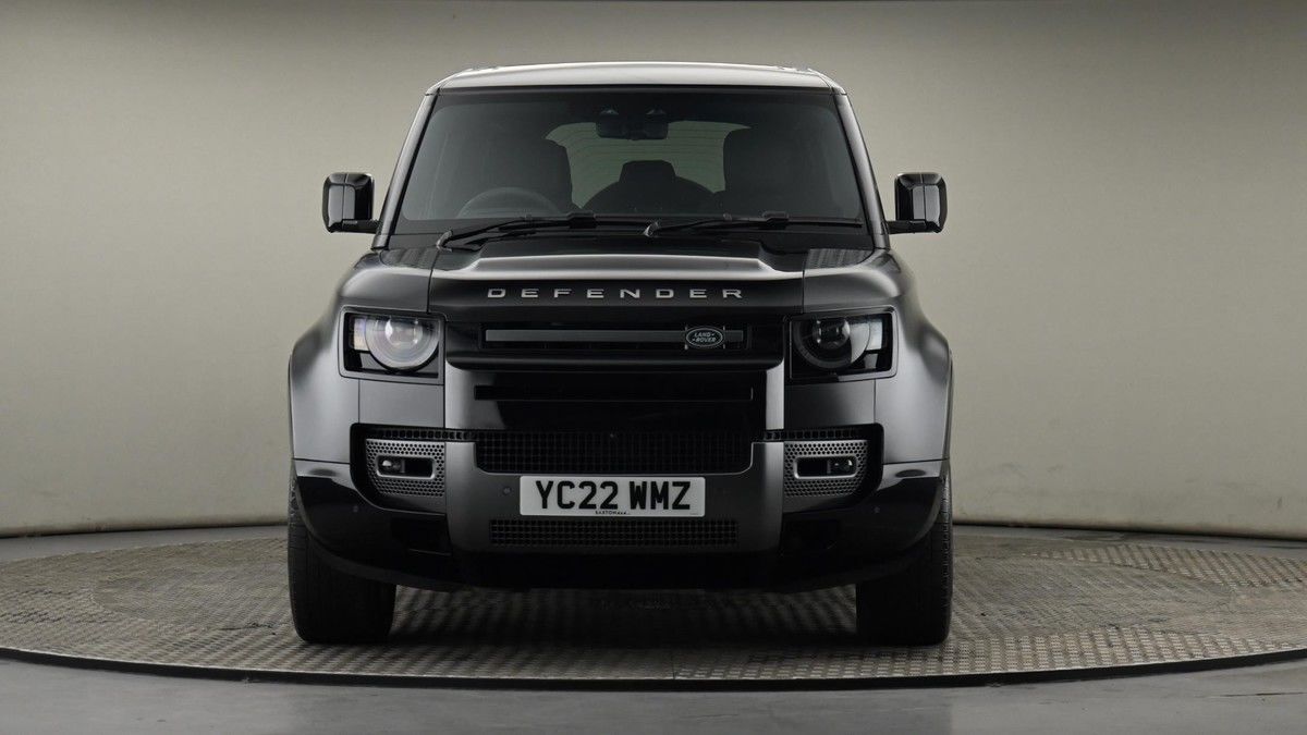 Land Rover Defender 110 Image 21
