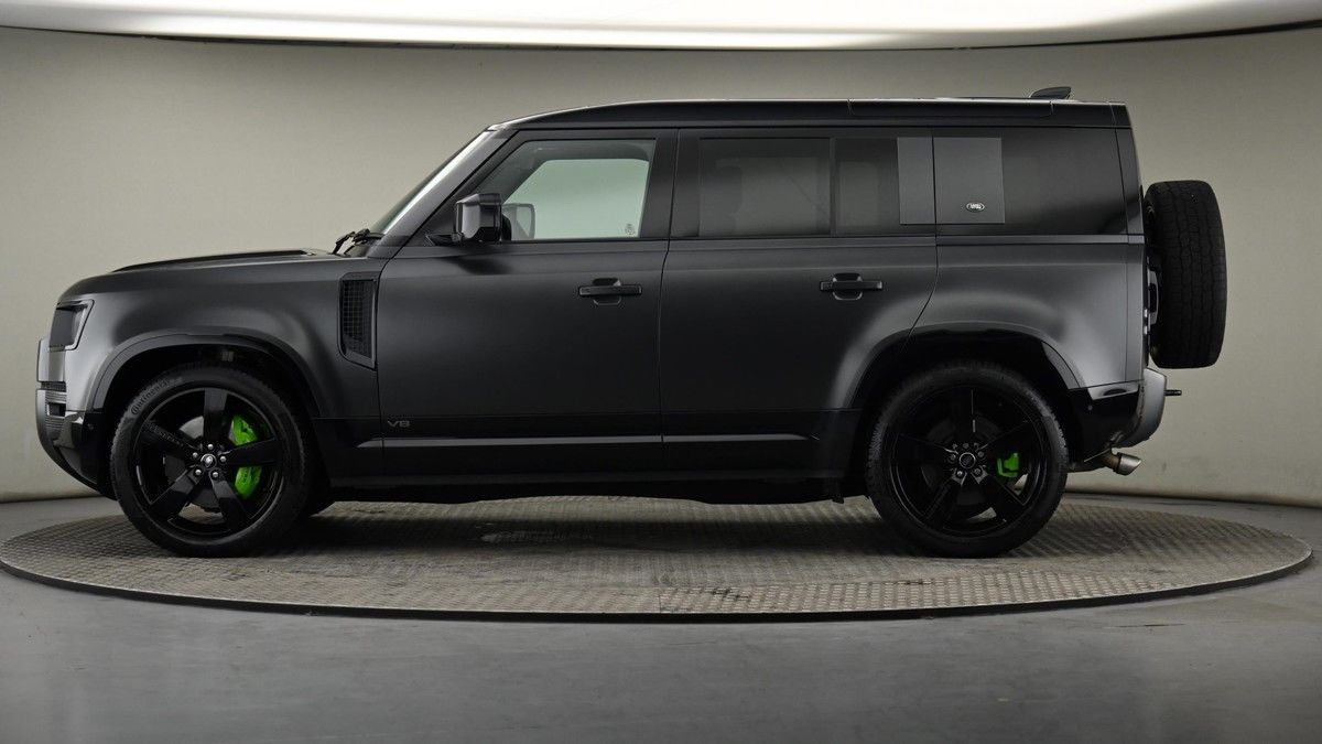 Land Rover Defender 110 Image 23
