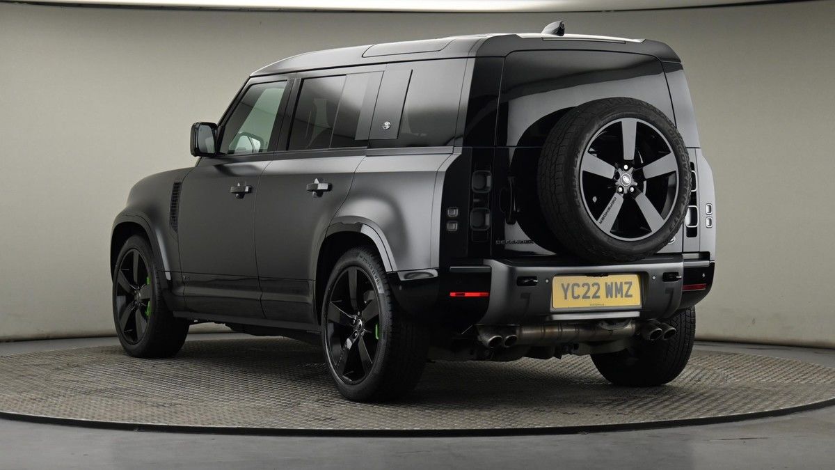 Land Rover Defender 110 Image 24