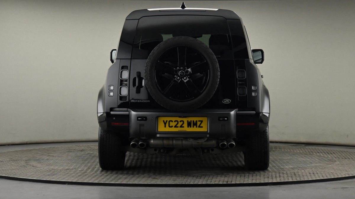 Land Rover Defender 110 Image 25