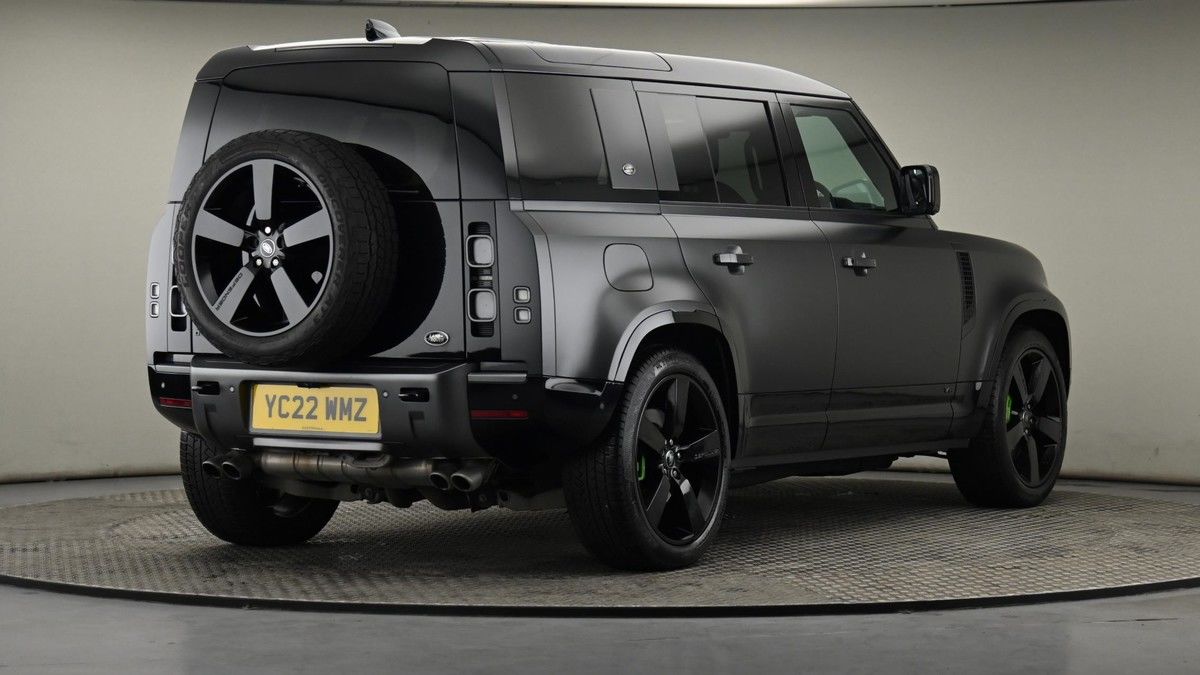 Land Rover Defender 110 Image 26