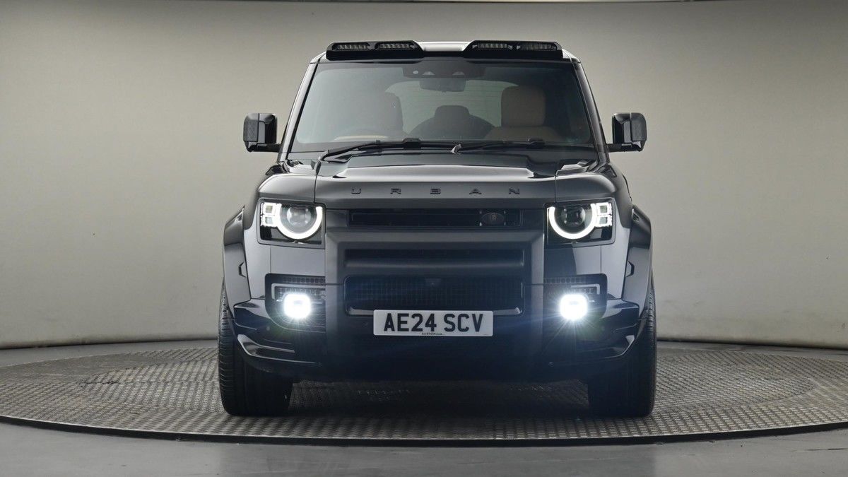 Land Rover Defender 110 Image 21
