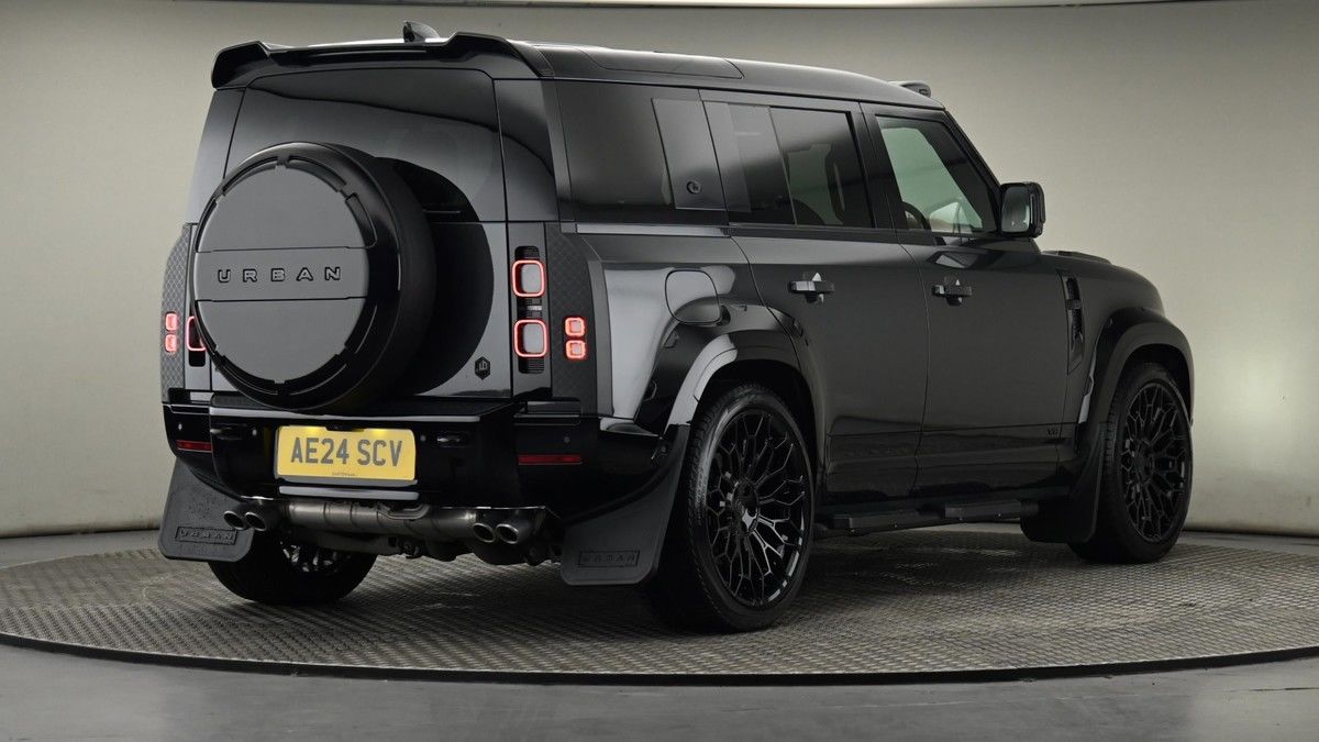 Land Rover Defender 110 Image 26