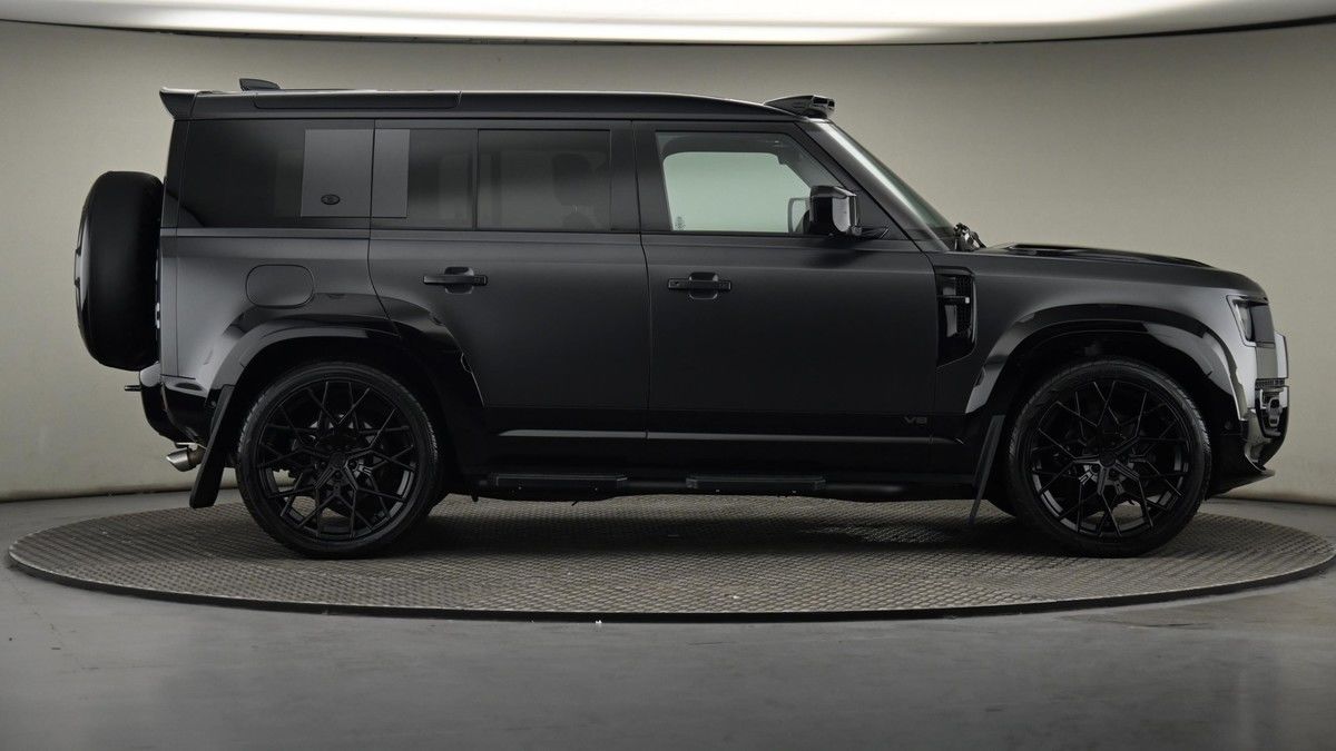 Land Rover Defender 110 Urban Image 27