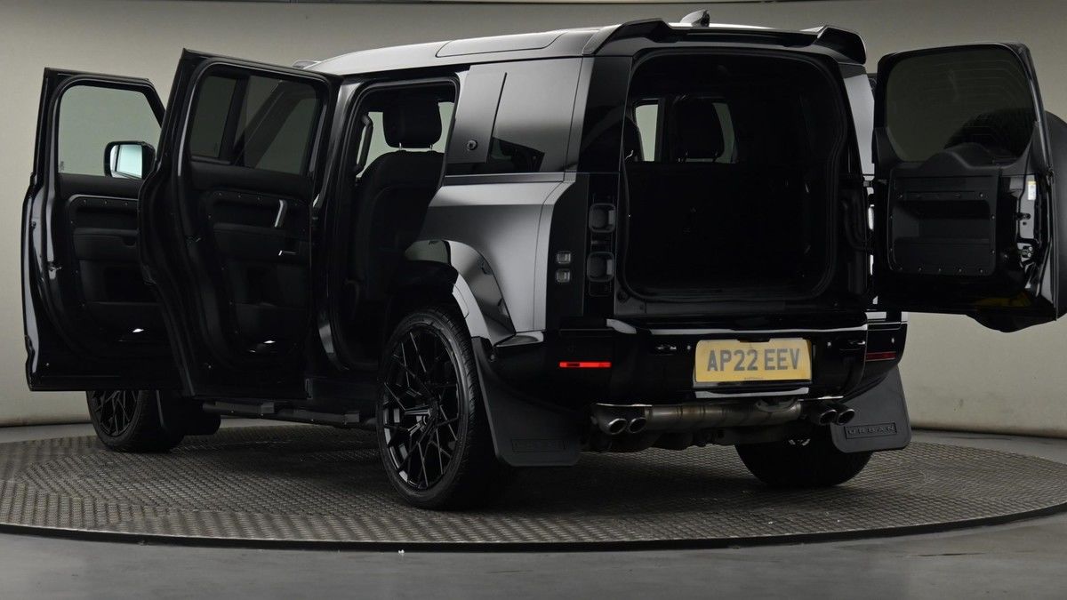 Land Rover Defender 110 Urban Image 29