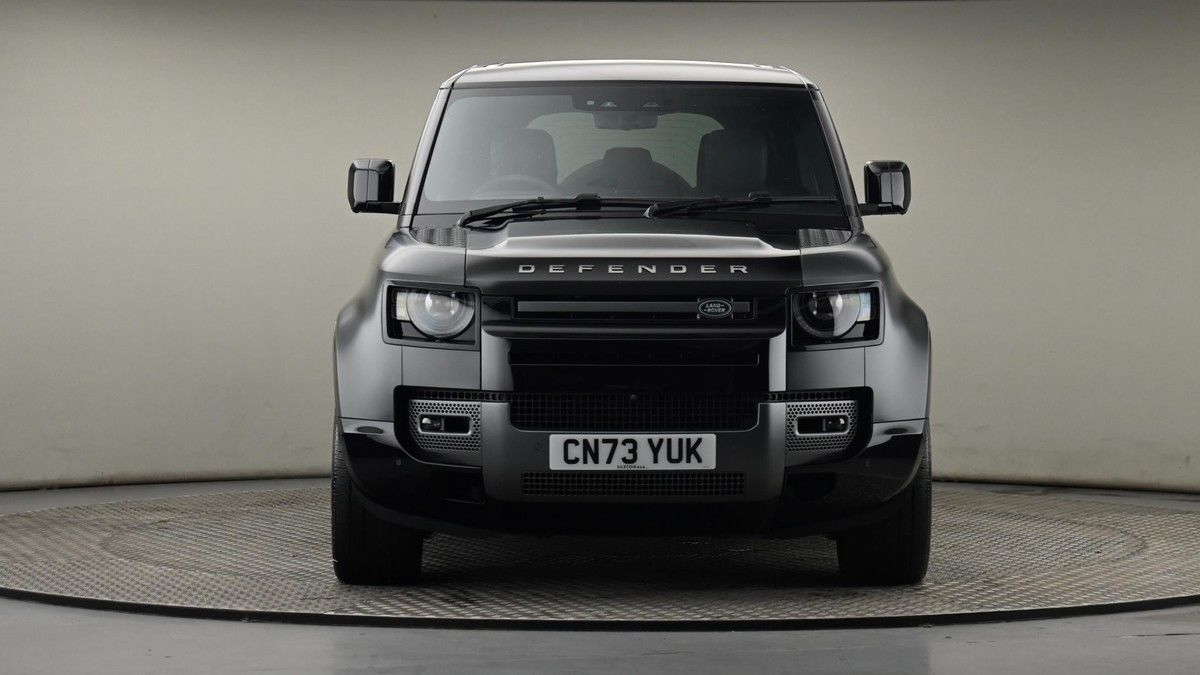 Land Rover Defender 110 Image 21