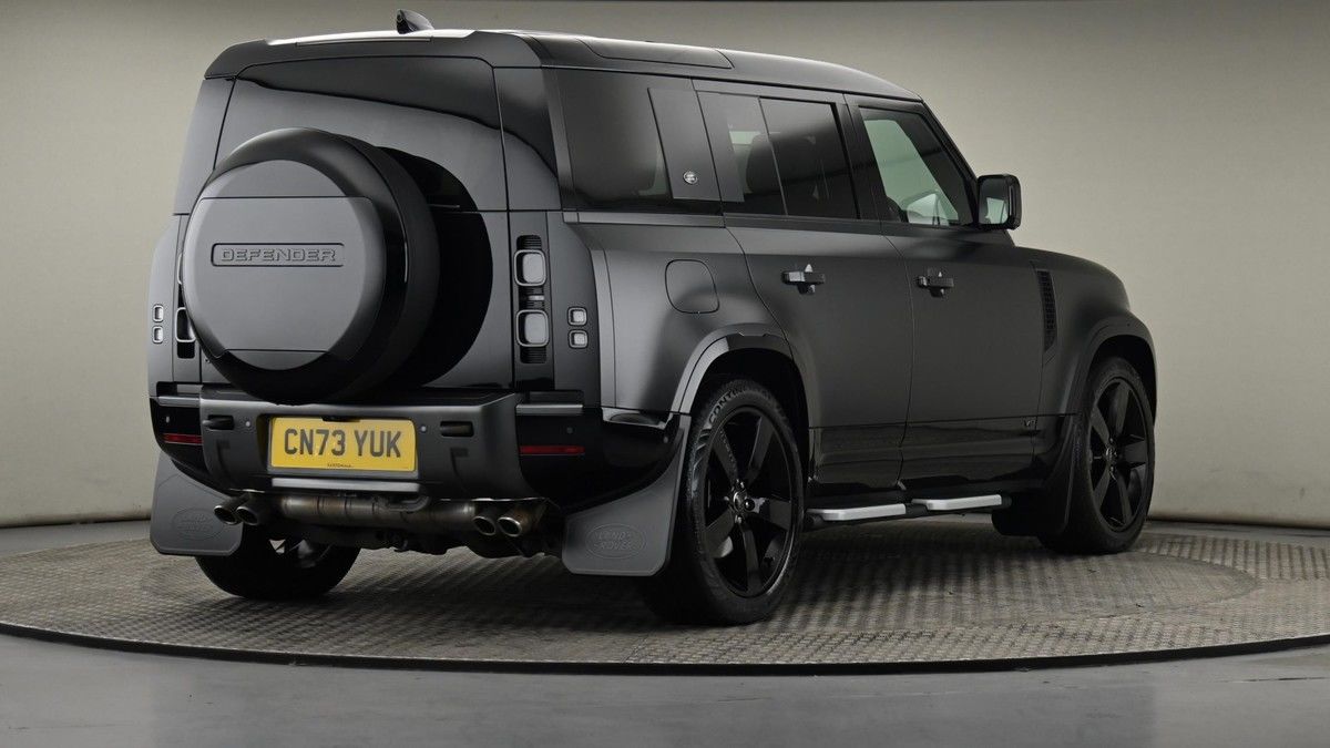 Land Rover Defender 110 Image 26