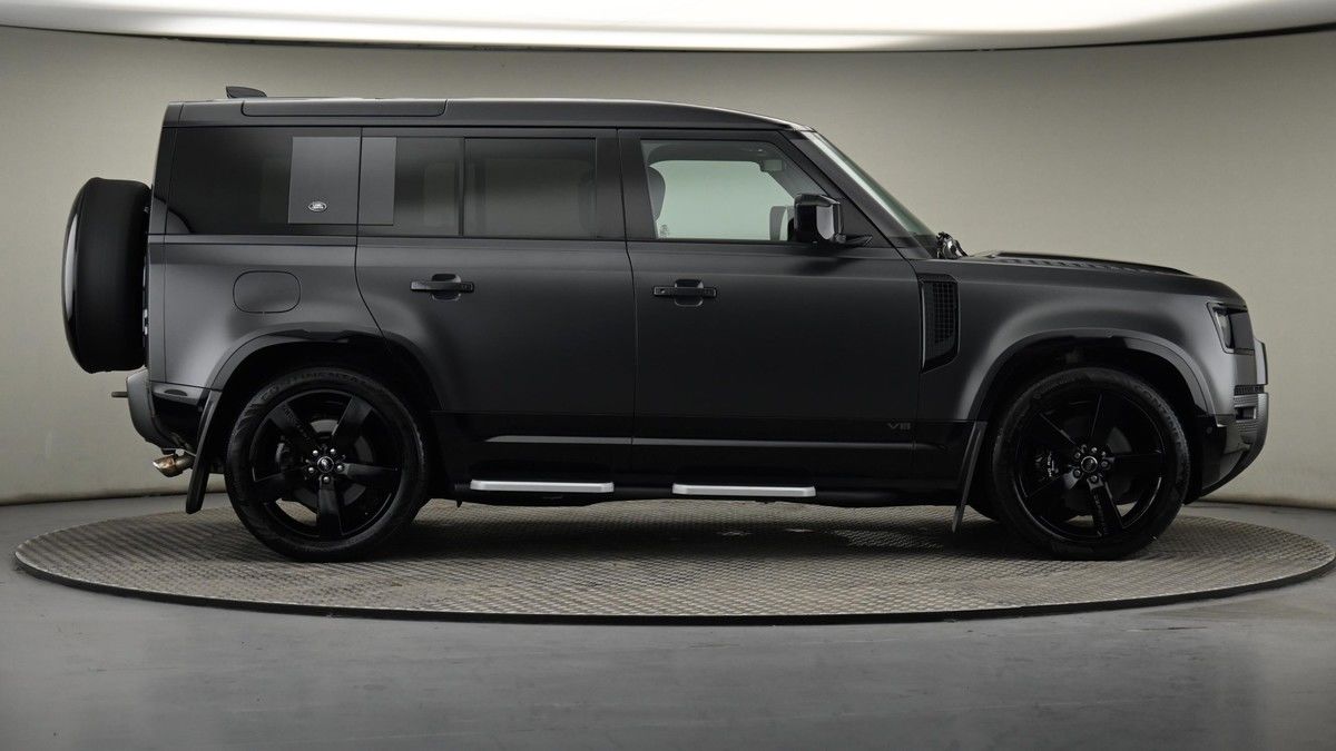 Land Rover Defender 110 Image 27