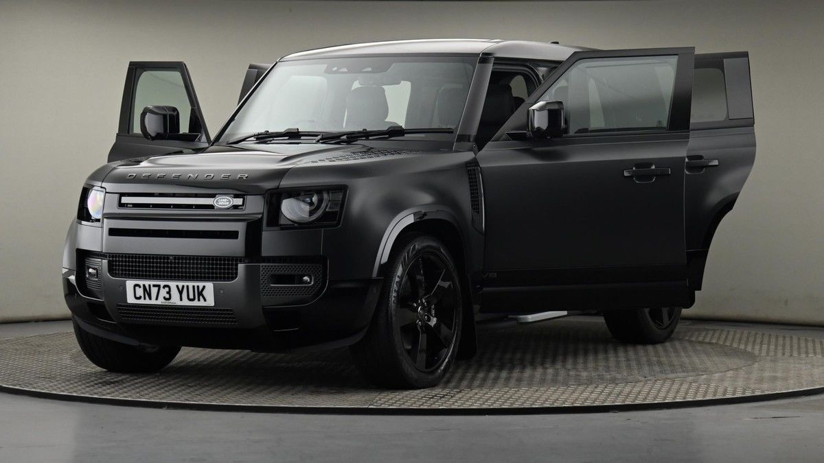 Land Rover Defender 110 Image 28