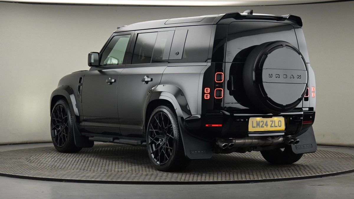 Land Rover Defender 110 Image 24