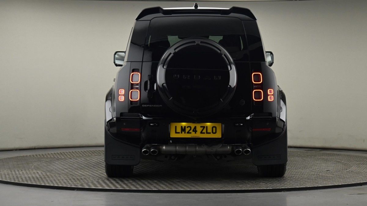 Land Rover Defender 110 Image 25