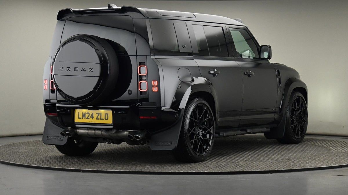 Land Rover Defender 110 Image 26