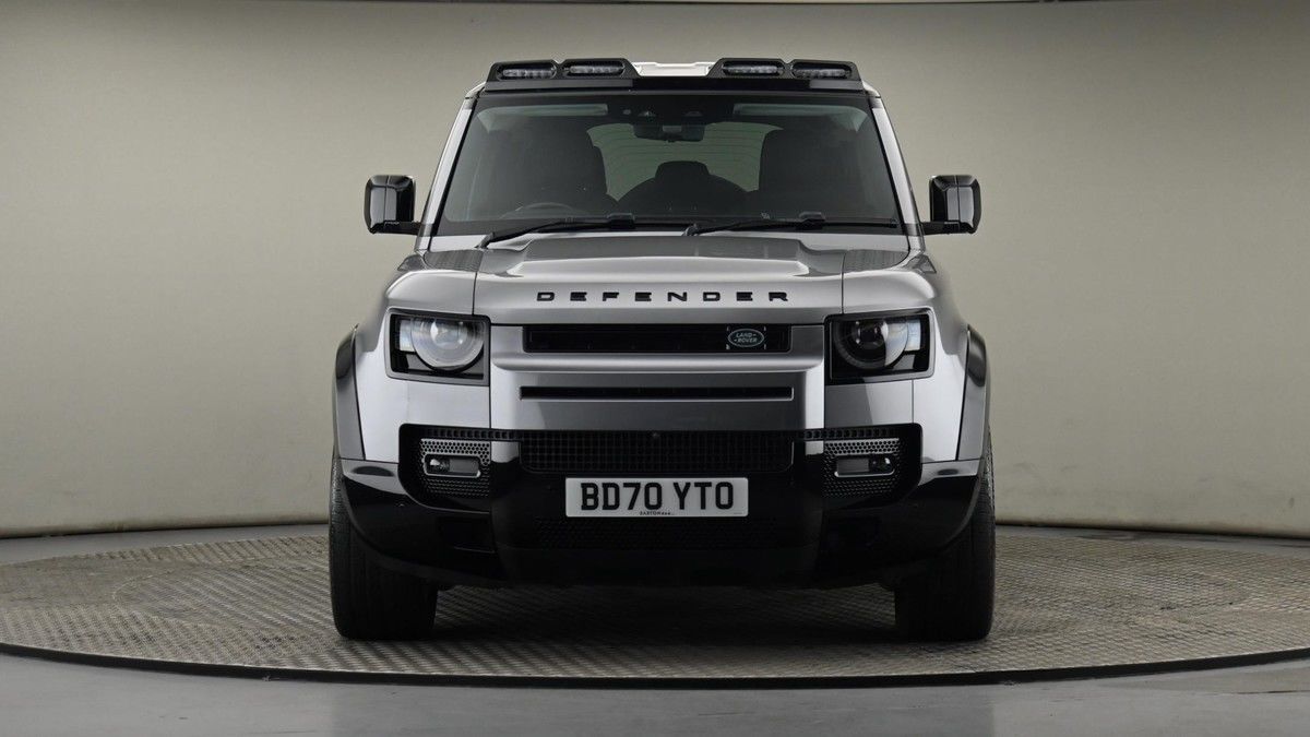 Land Rover Defender 110 Image 21
