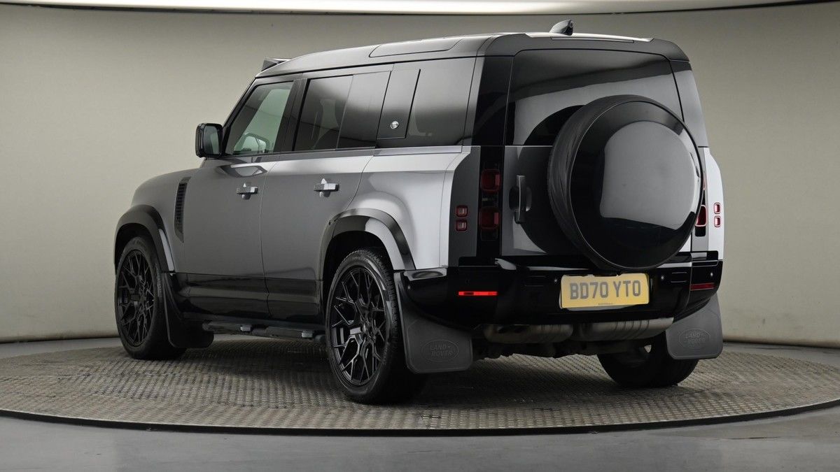 Land Rover Defender 110 Image 24