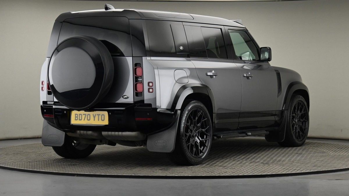 Land Rover Defender 110 Image 26
