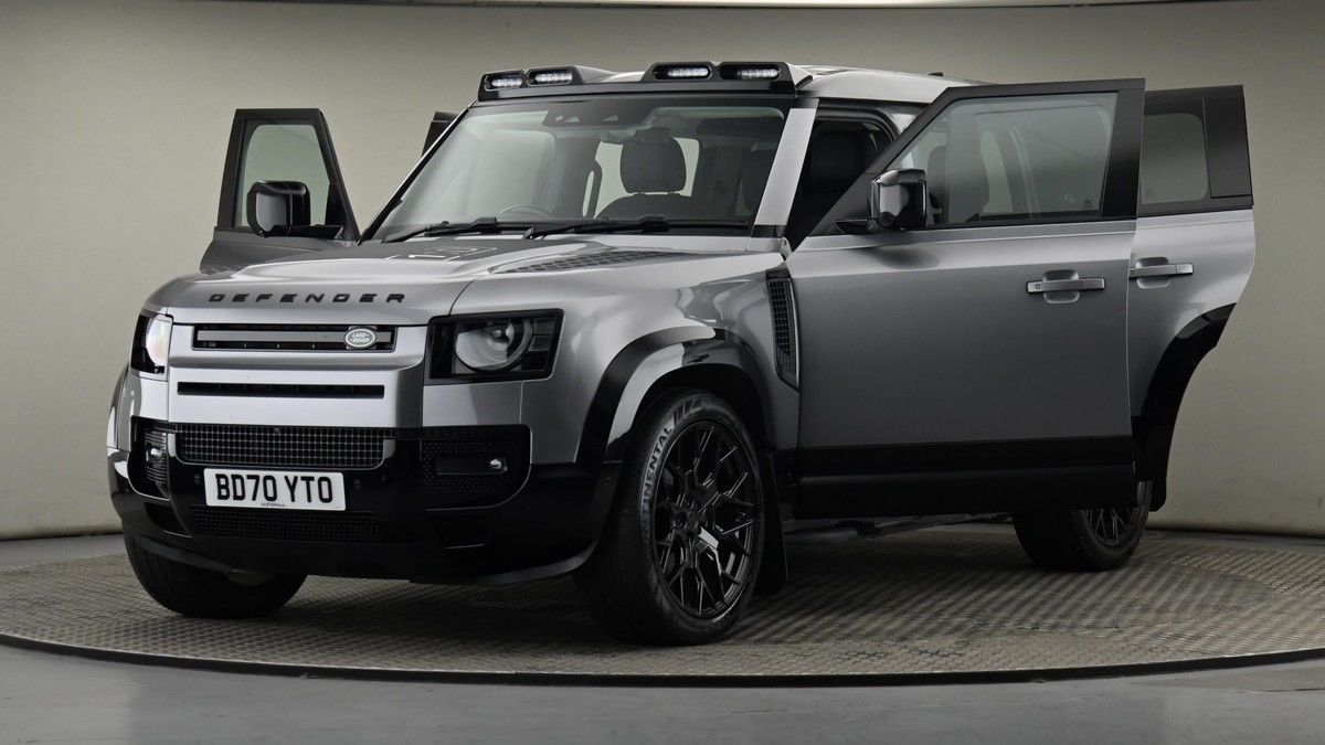 Land Rover Defender 110 Image 28