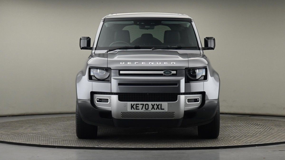 Land Rover Defender 110 Image 21