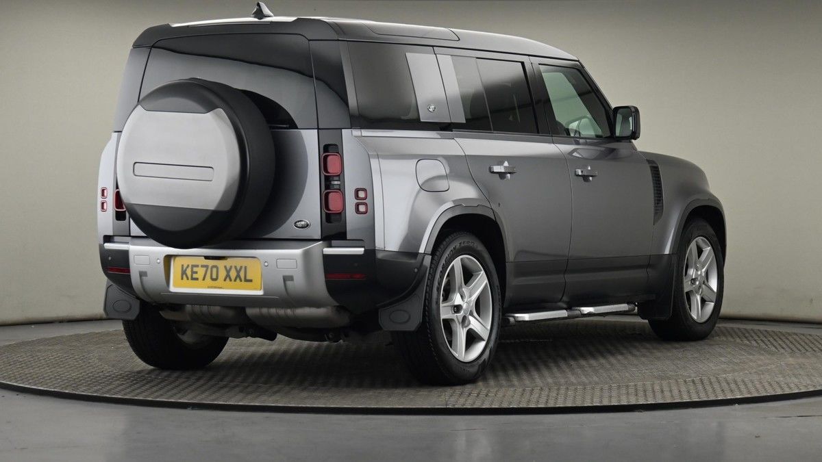 Land Rover Defender 110 Image 26