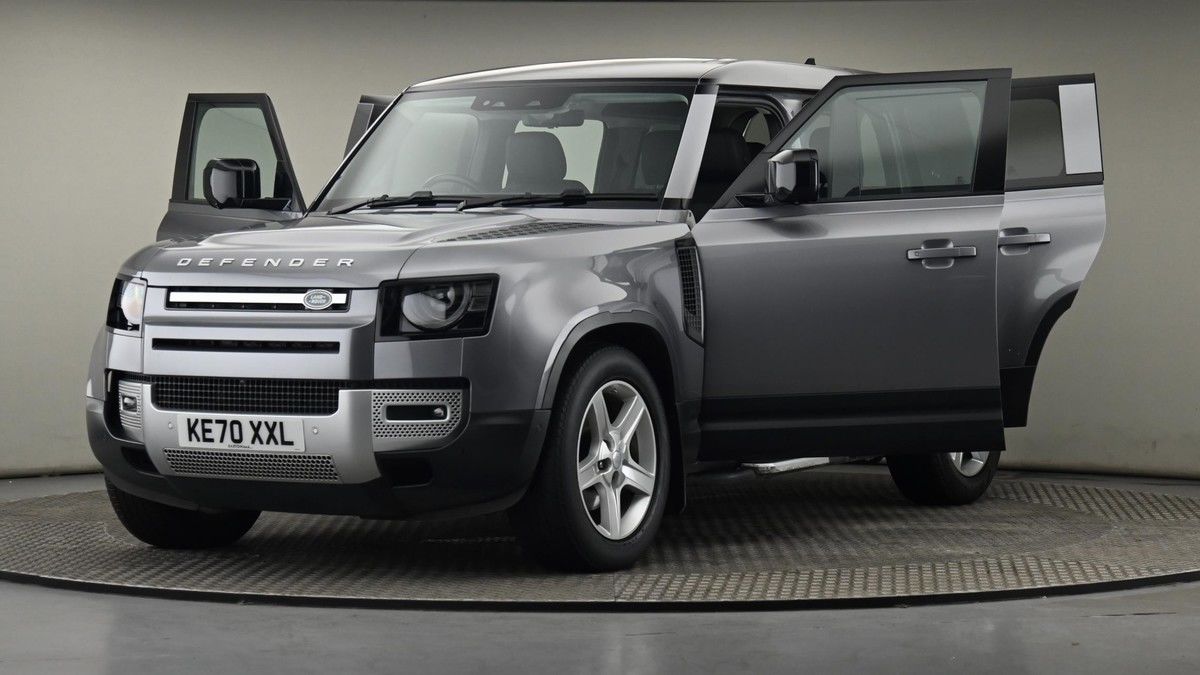 Land Rover Defender 110 Image 28