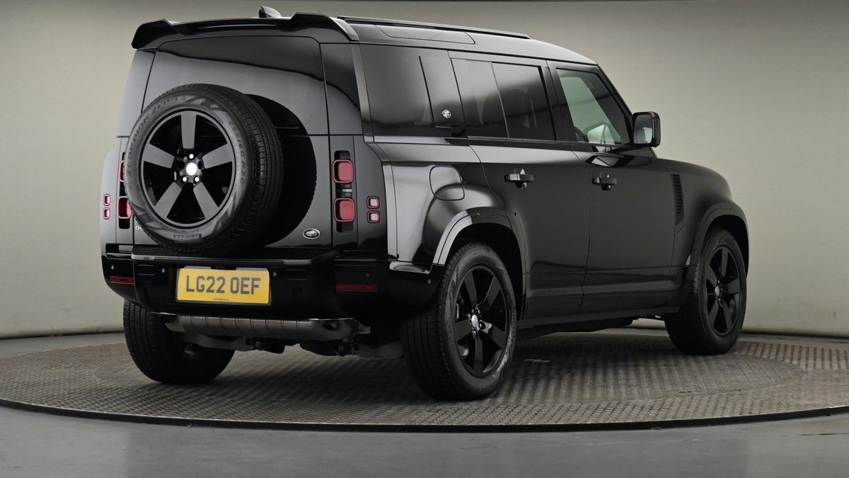 Land Rover Defender 110 Image 26