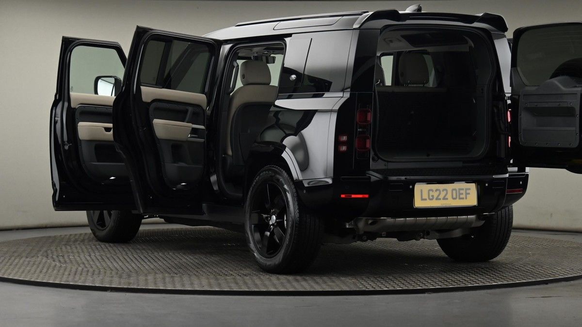 Land Rover Defender 110 Image 29