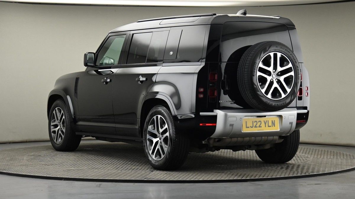 Land Rover Defender 110 Image 24