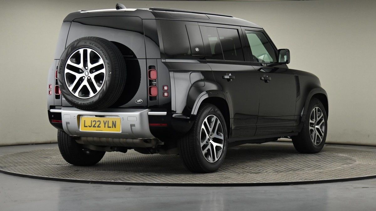 Land Rover Defender 110 Image 26