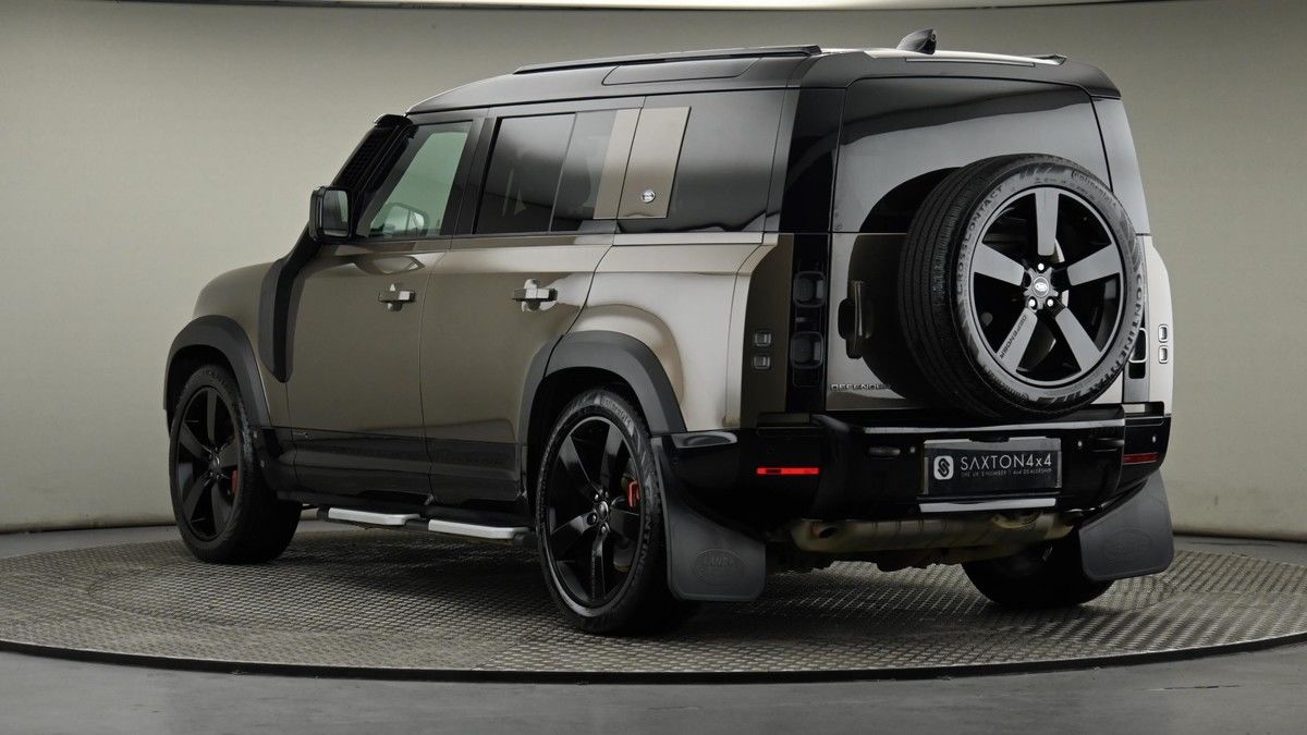 Land Rover Defender 110 Image 24