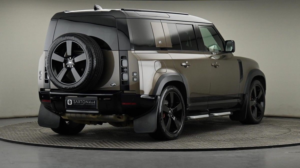 Land Rover Defender 110 Image 26