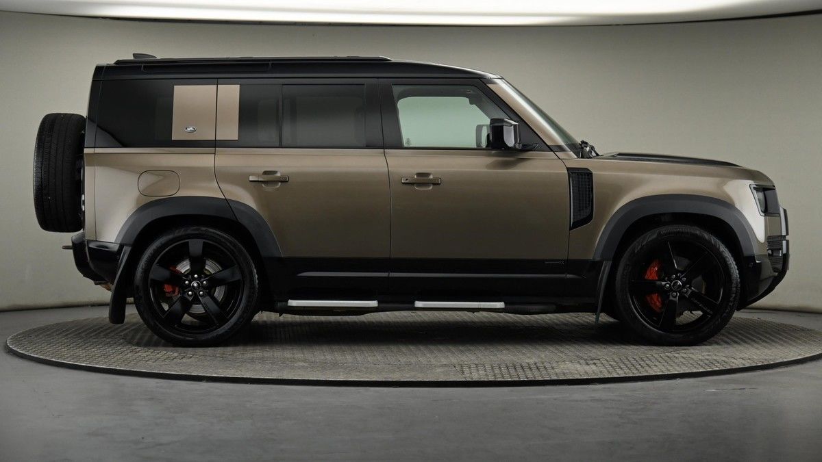 Land Rover Defender 110 Image 27
