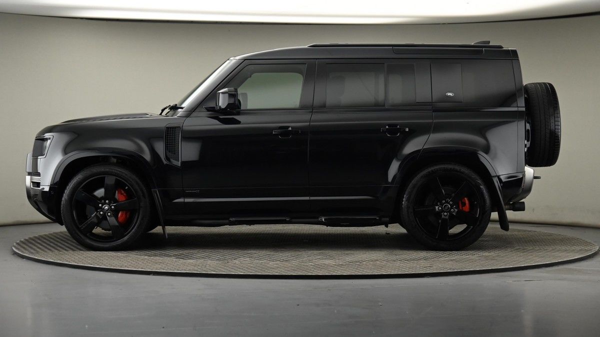 Land Rover Defender 110 Image 23