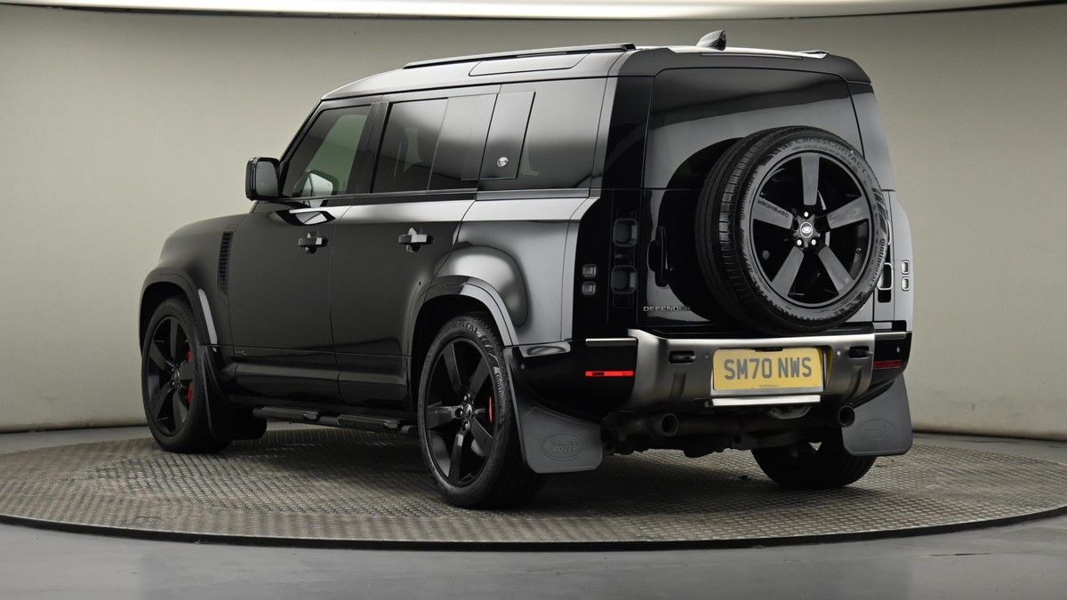 Land Rover Defender 110 Image 24
