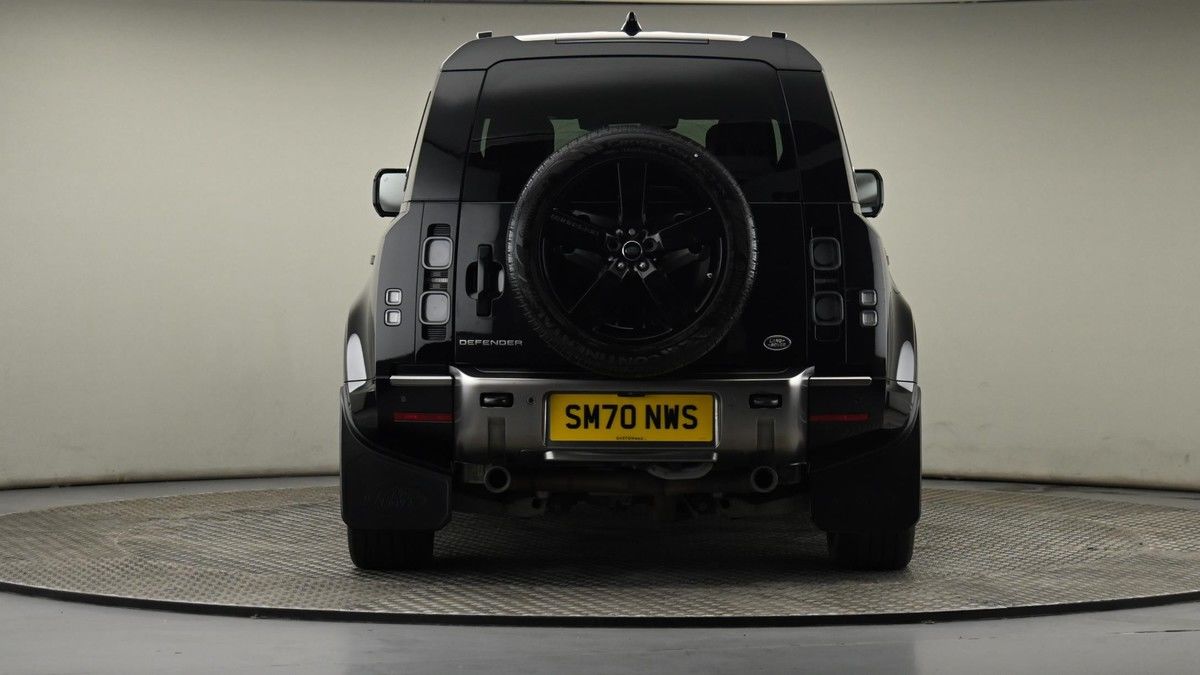Land Rover Defender 110 Image 25