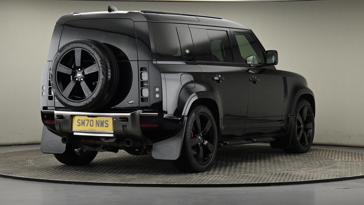 Land Rover Defender 110 Image 26