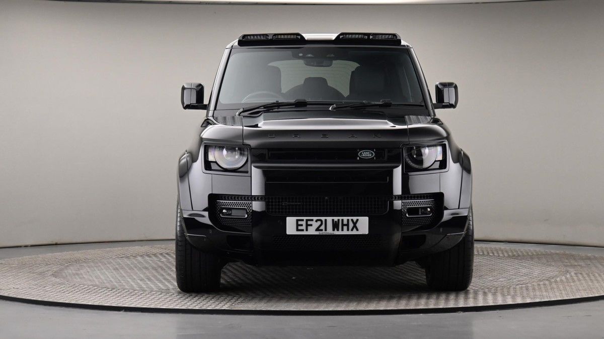 Land Rover Defender 110 Image 21